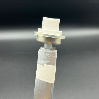 Nắp van xịt hơi cay nữ nhỏ gọn với cơ chế khóa an toàn